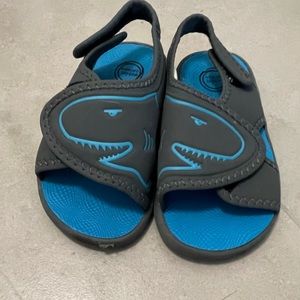 shark sandals. Toddler size 5. Gray and blue. Good condition.